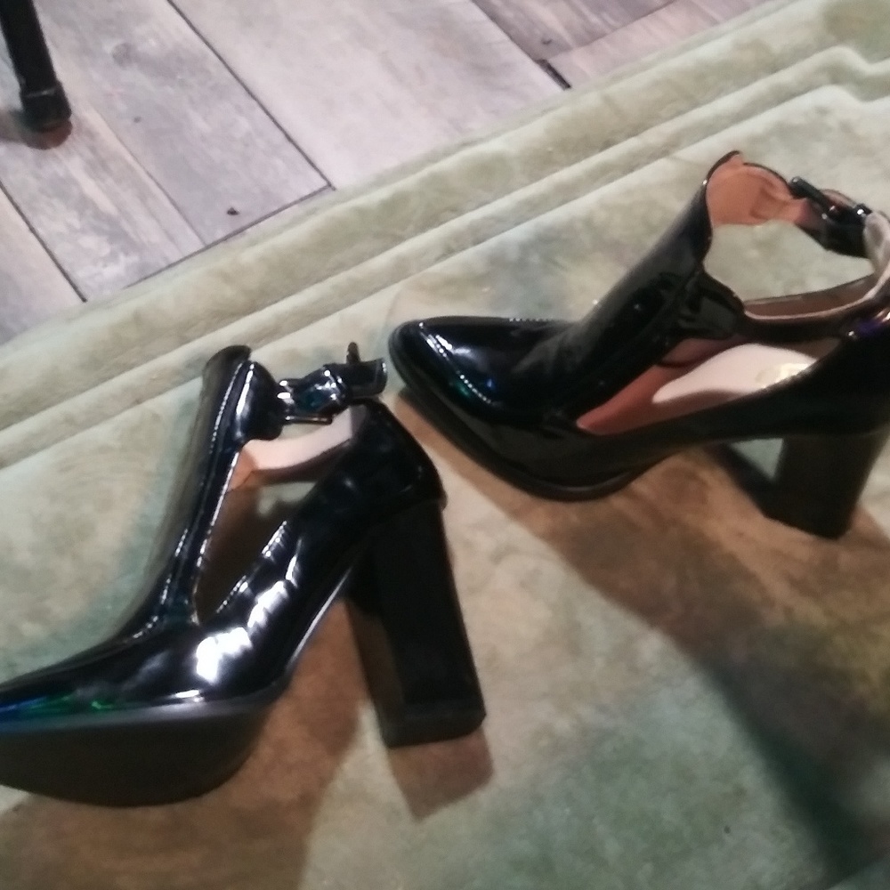 Yoki black block heels